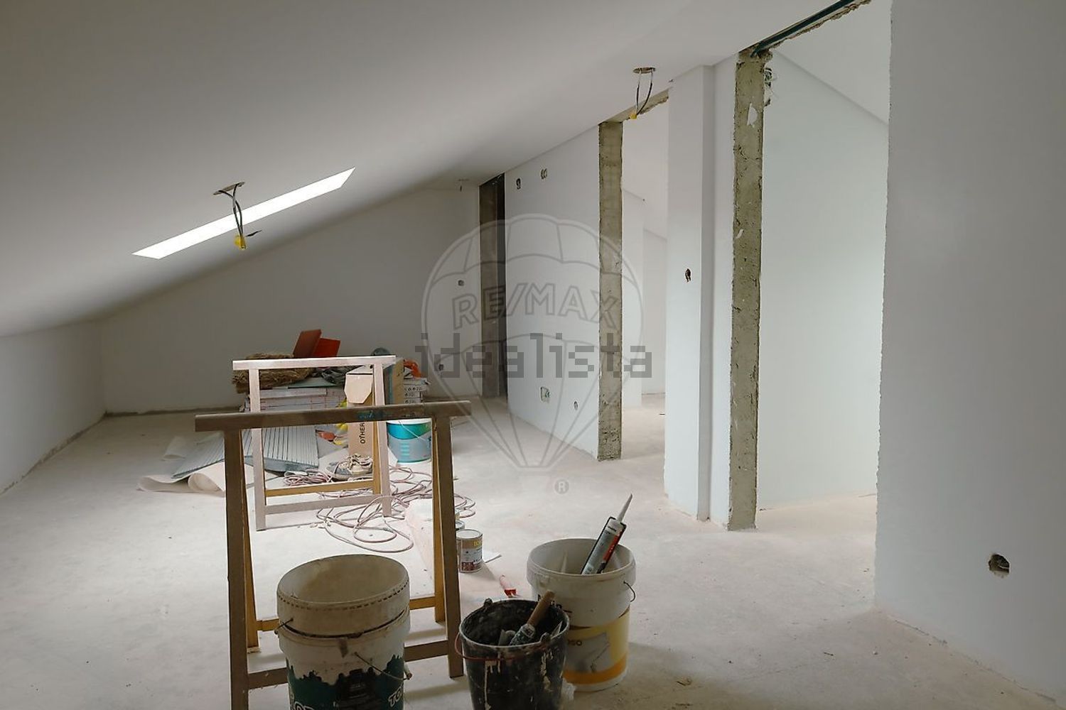 小楼房或独栋别墅出售在Dois Portos e Runa - 照片