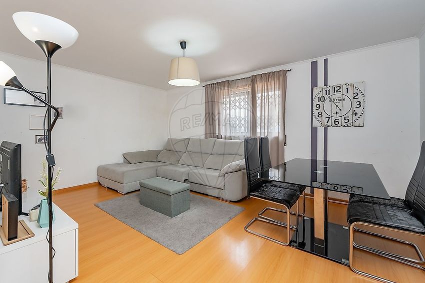 出租公寓 t2在Rua do Bairro de Nova Brasilia