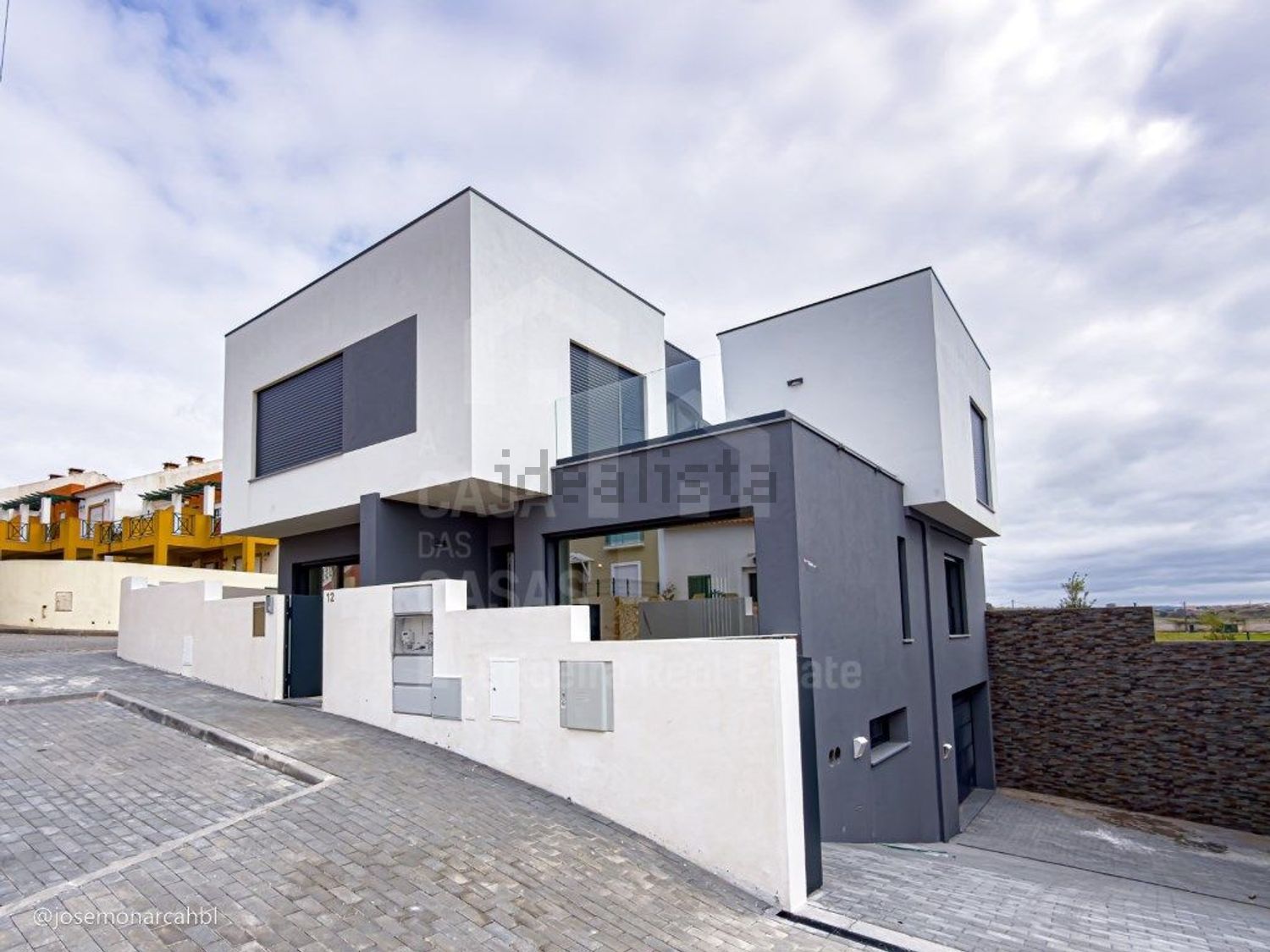 小楼房或独栋别墅出售在São Pedro da Cadeira - 外立面