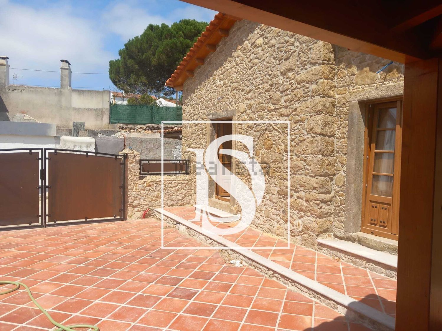 联排别墅出售在São Bartolomeu dos Galegos e Moledo - 外立面