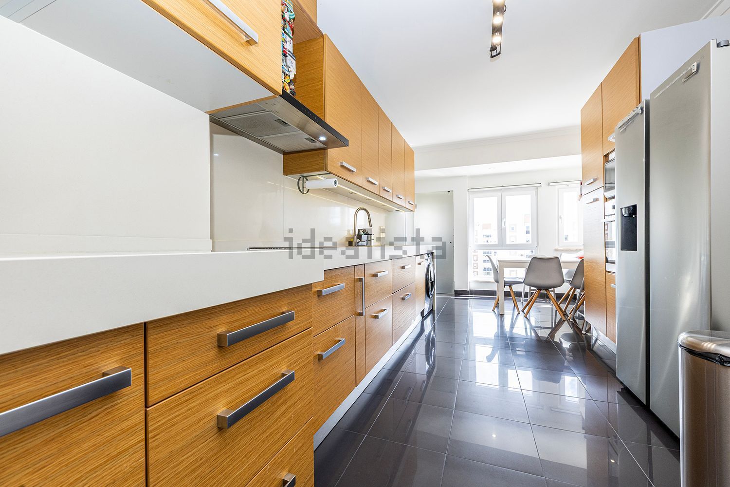 公寓 t4出售在Rua Embaixador Martins Janeira - 厨房