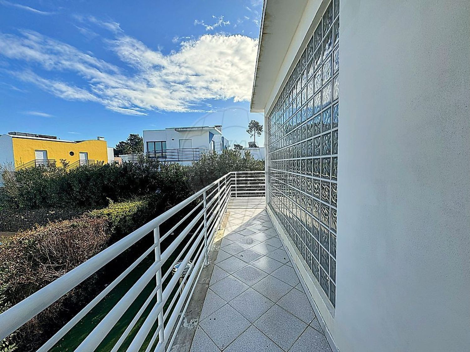 出租小楼房或独栋别墅在Rua Rosa Ramalho, 31 - 阳台