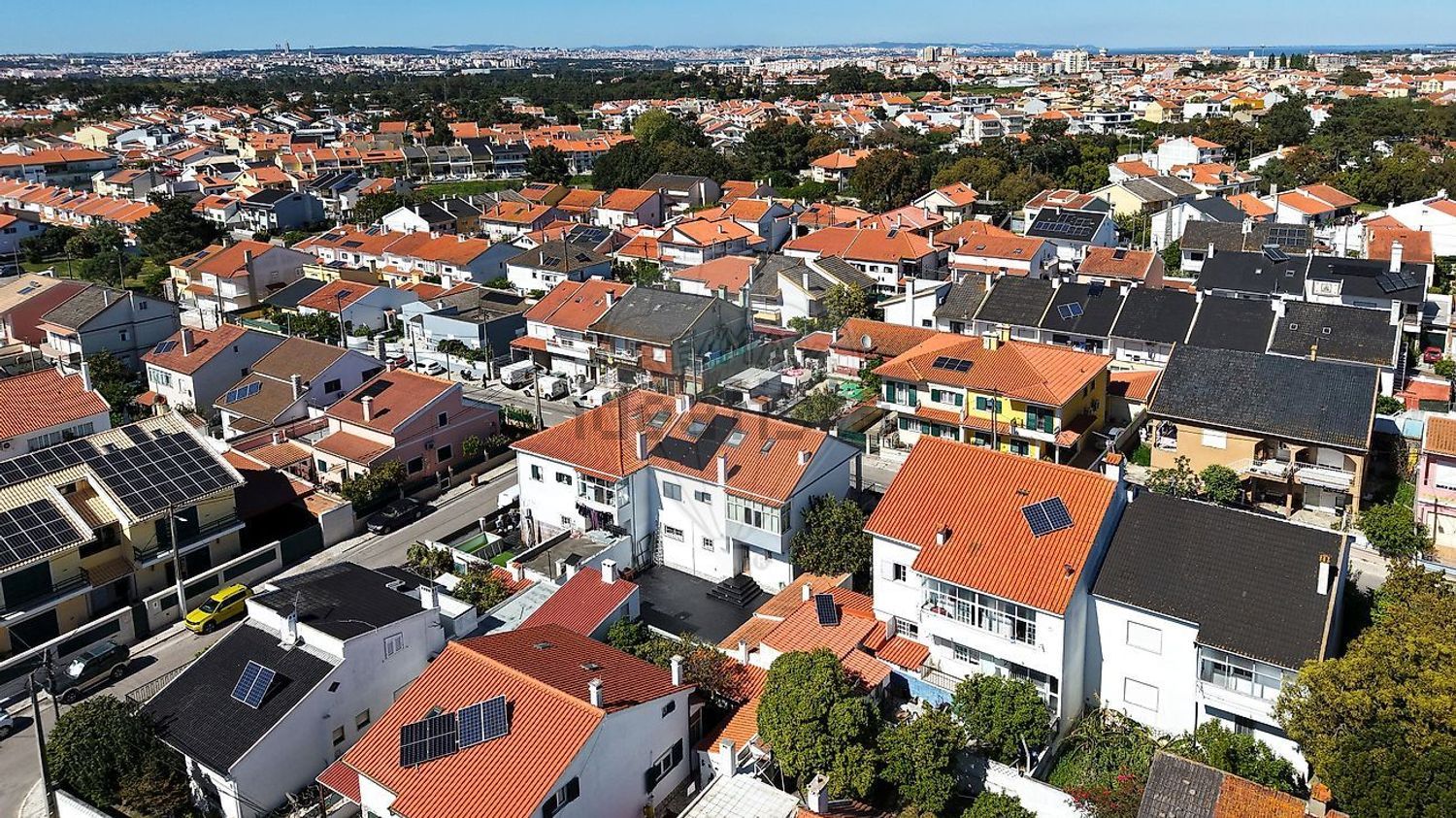 小楼房或独栋别墅出售在Rua António Sérgio - 照片