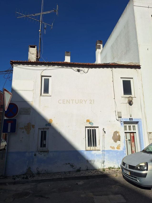 小楼房或独栋别墅出售在Sacavém e Prior Velho