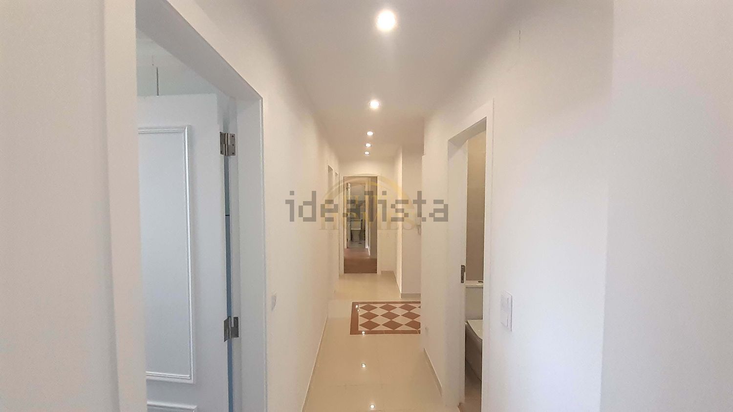 公寓 t3出售在Praceta Raúl Brandão - 过道