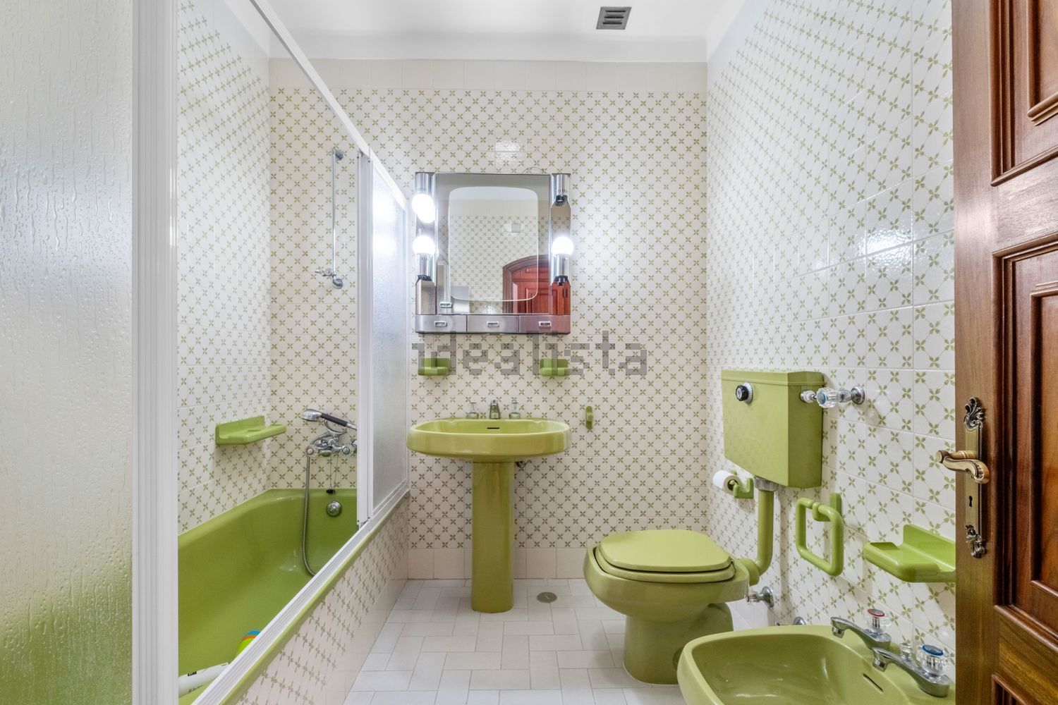 小楼房或独栋别墅出售在Rua Principal - 卫生间