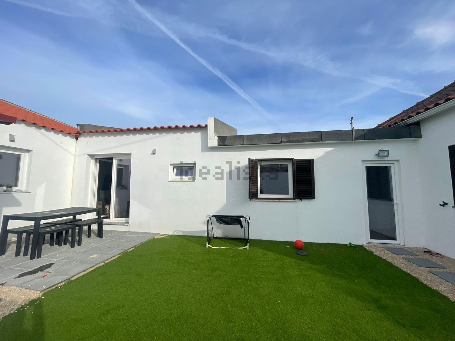 小楼房或独栋别墅出售在Estrada Municipal - 外立面