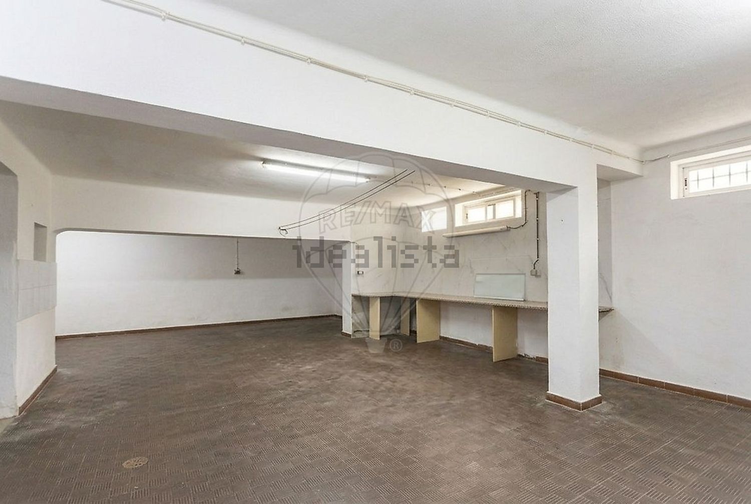 小楼房或独栋别墅出售在Rua José Fontana - 停车位