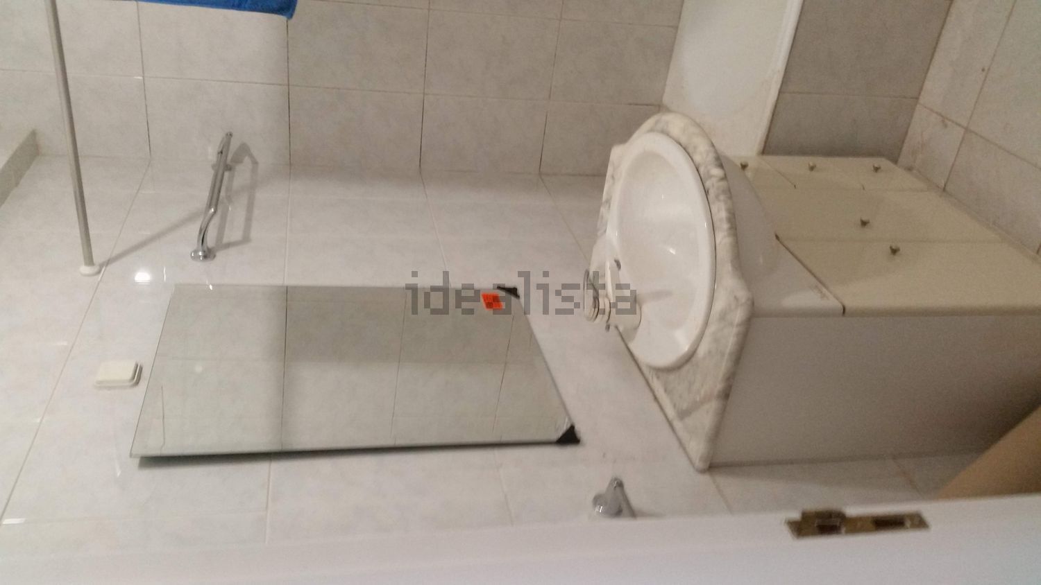 出租房间在Rua Gonçalves Zarco, 1 d - 卫生间