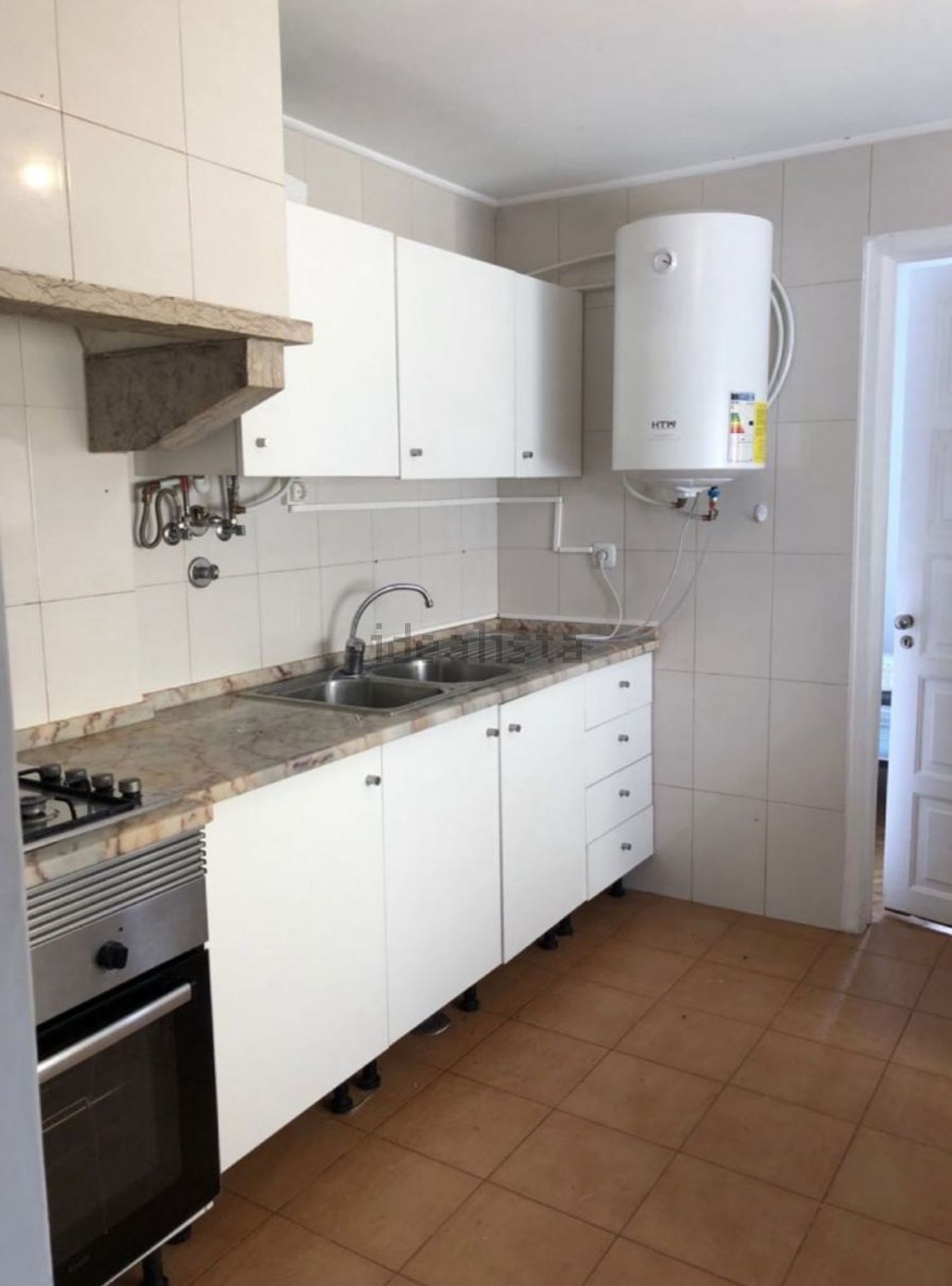 出租房间在Rua Cândido Figueiredo - 厨房