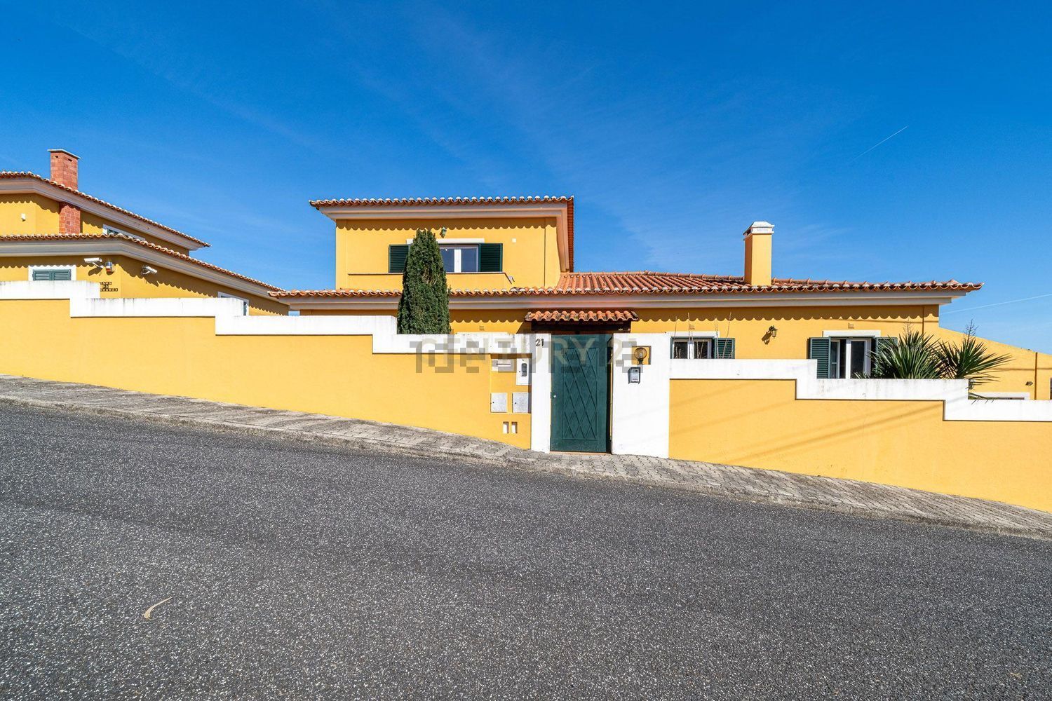 小楼房或独栋别墅出售在Rua da Encosta de São Silvestre, 21 - 外立面