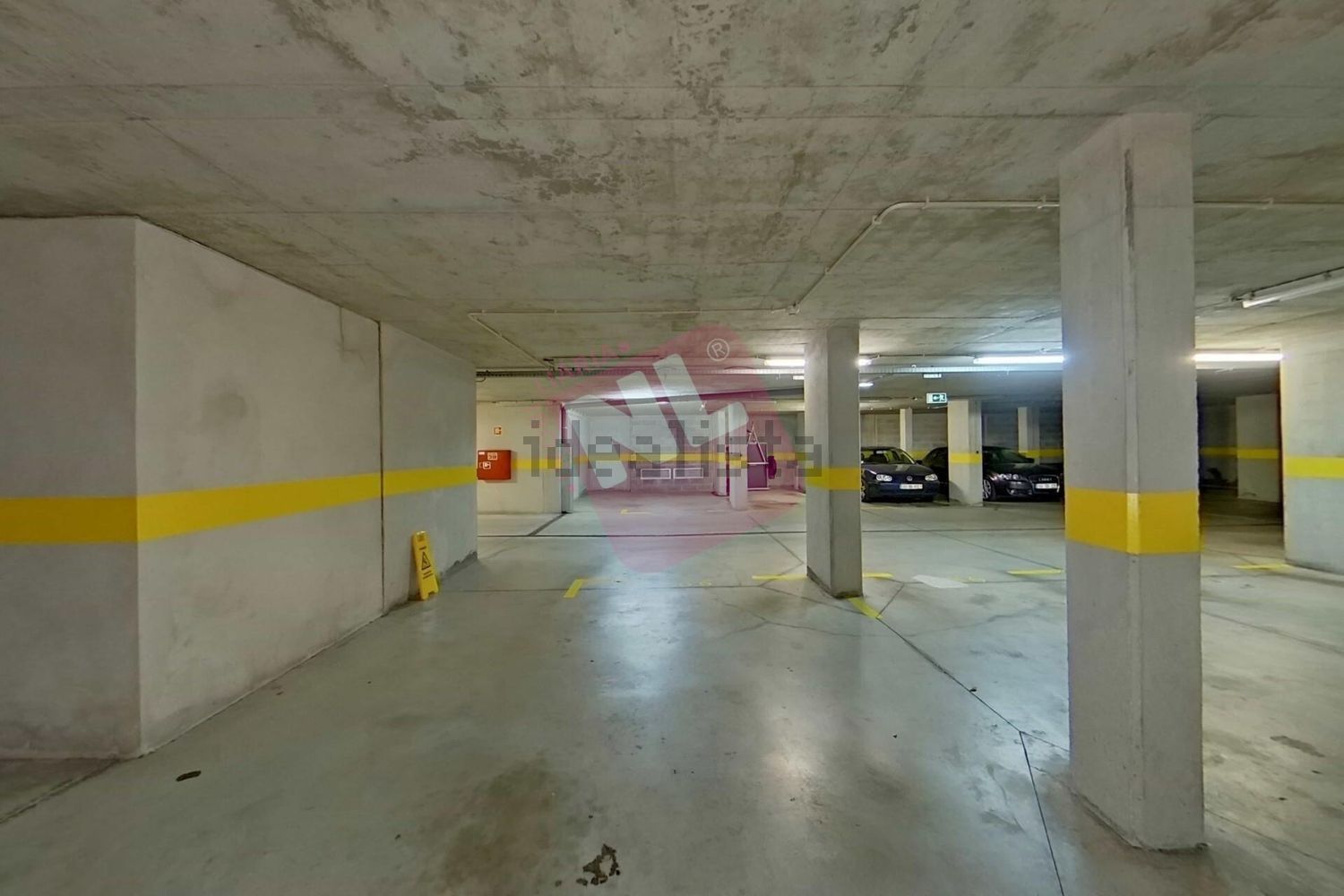 出租公寓 t2在Rua Fernando Gusmão, 17 - 停车位