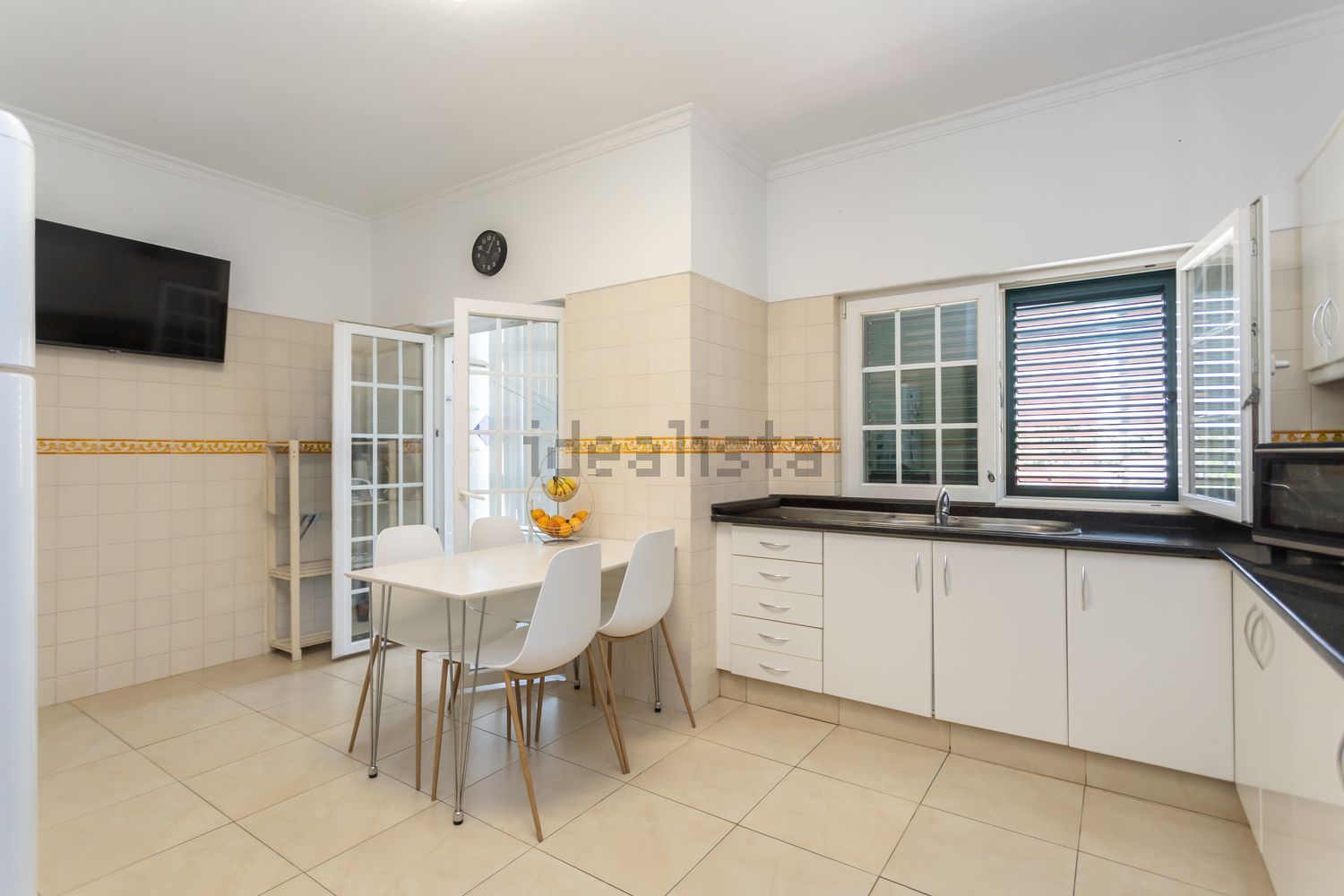 双拼别墅出售Quinta do castelo do Outeiro .- Rua 1º Maio - 厨房