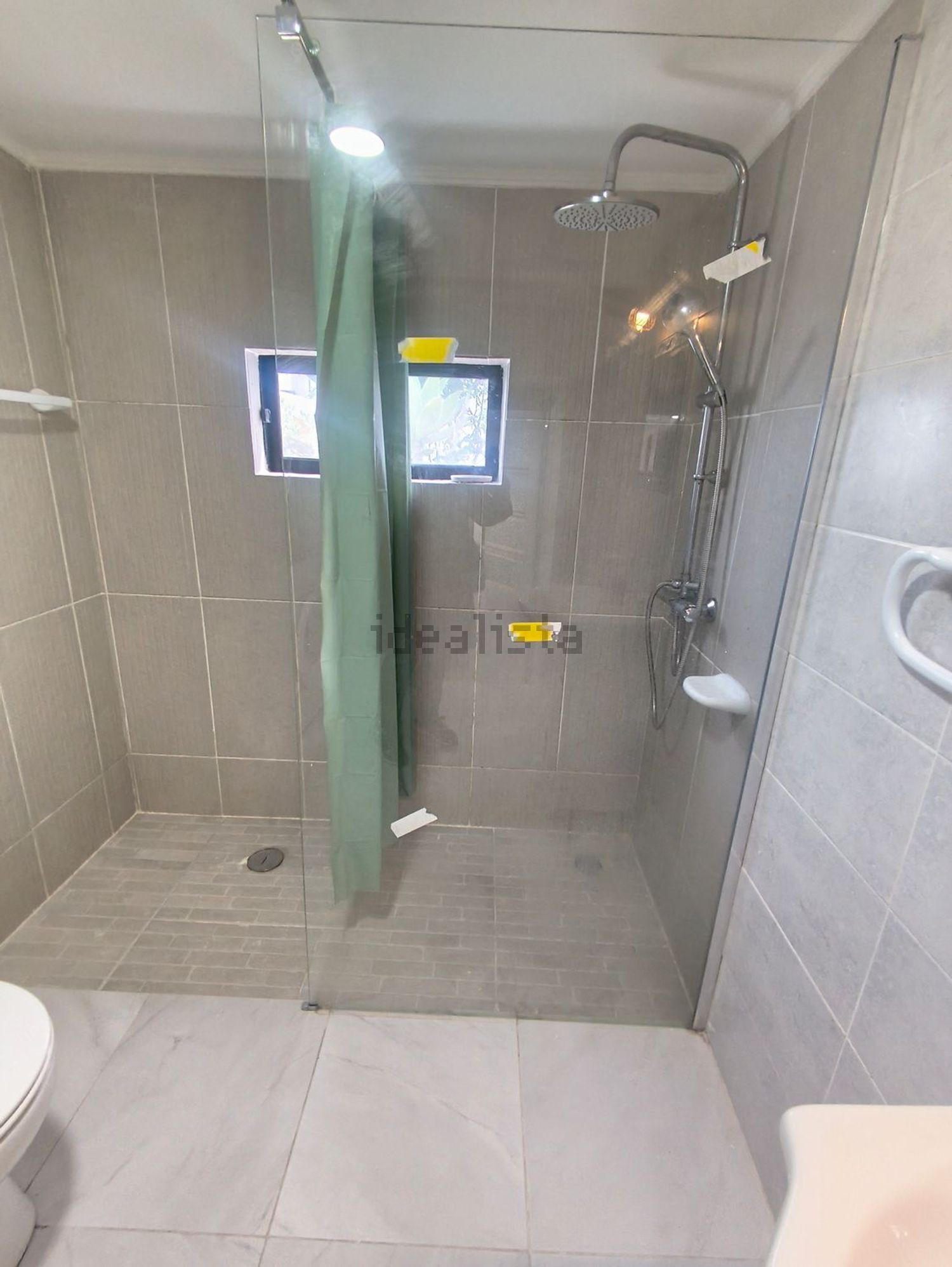 出租t0（单人公寓）在Rua Luísa Neto Jorge, 14 - 卫生间