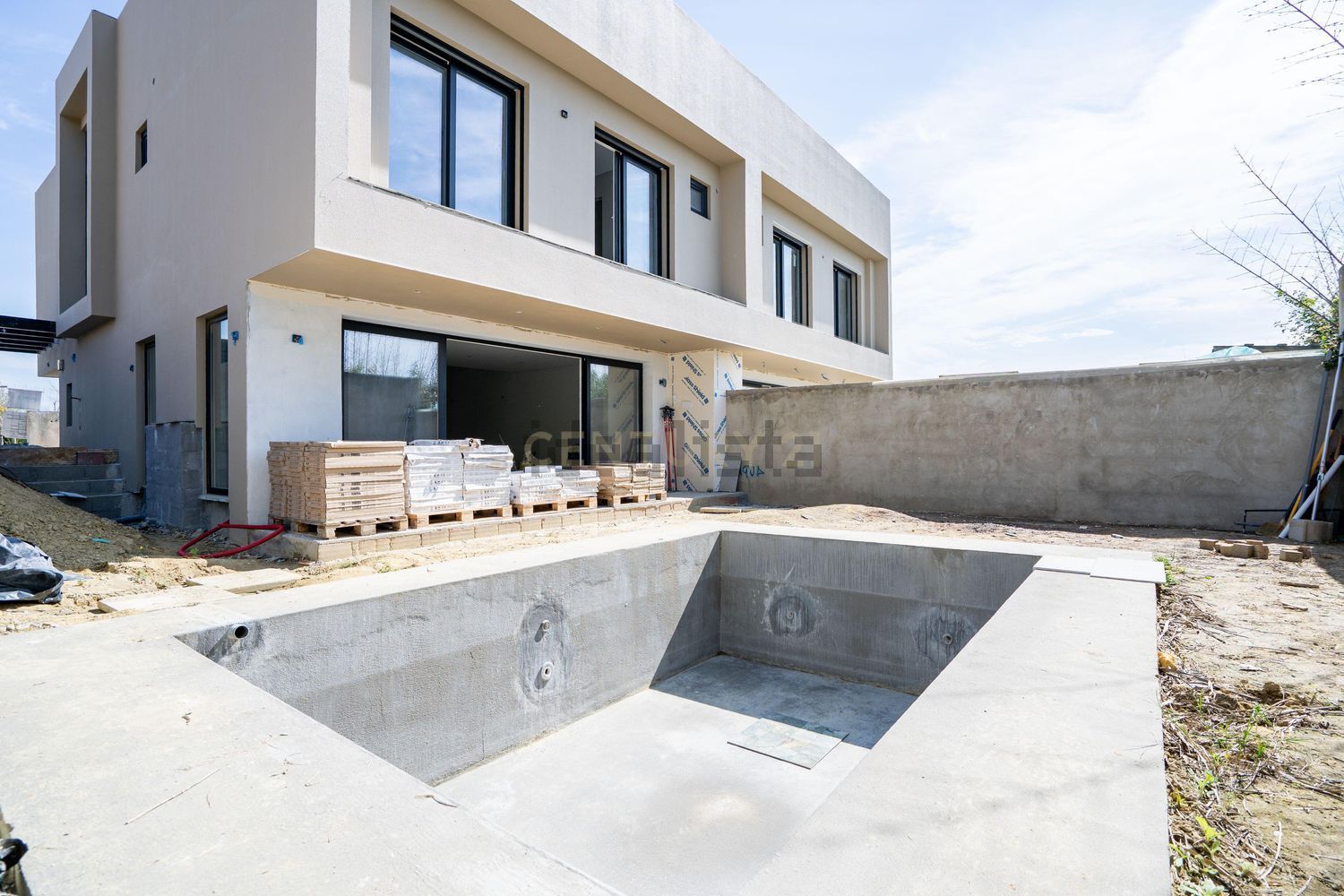 小楼房或独栋别墅出售在Rua Capitão Salgueiro Maia - 照片