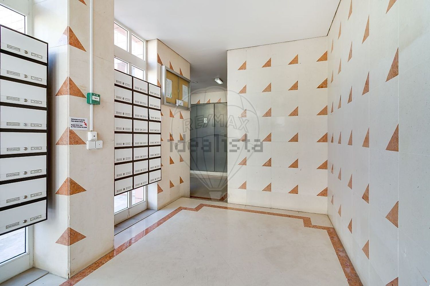 公寓 t2出售在Rua da Bela Vista à Graça - 过道