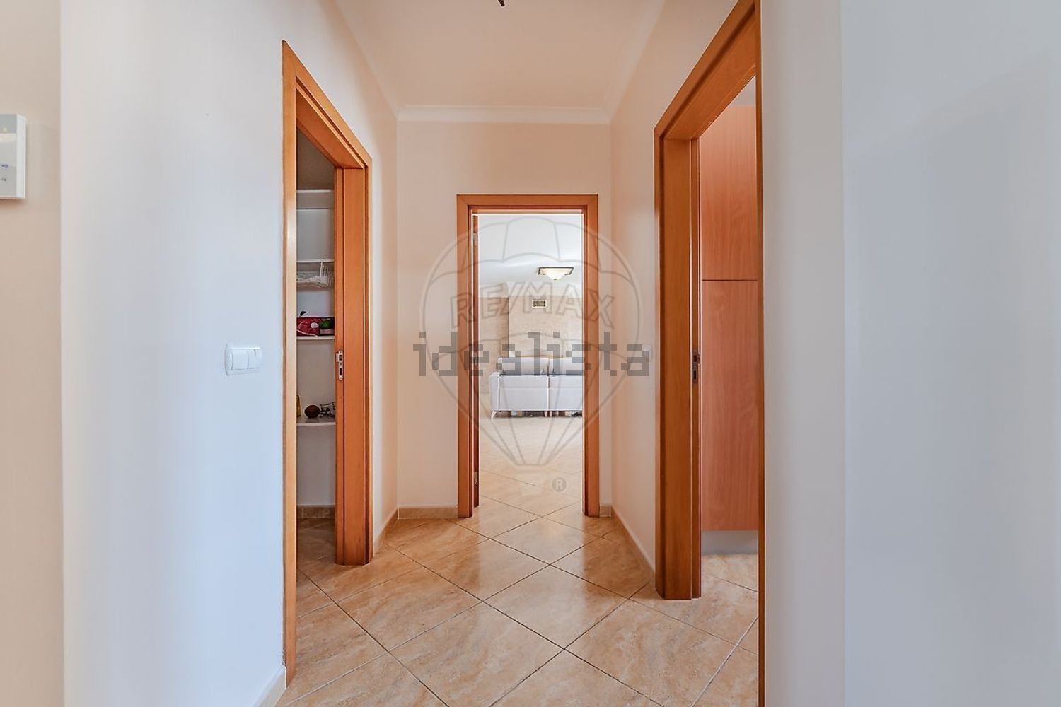 小楼房或独栋别墅出售在Rua do Rosmaninho - 过道