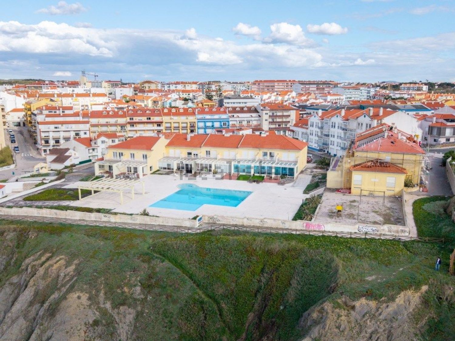 小楼房或独栋别墅出售在Rua José Joaquim de Miranda - 游泳池