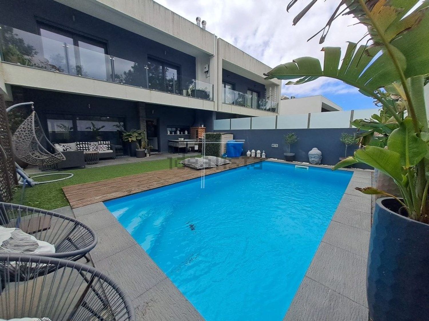 双拼别墅出售在Quintinhas - 游泳池