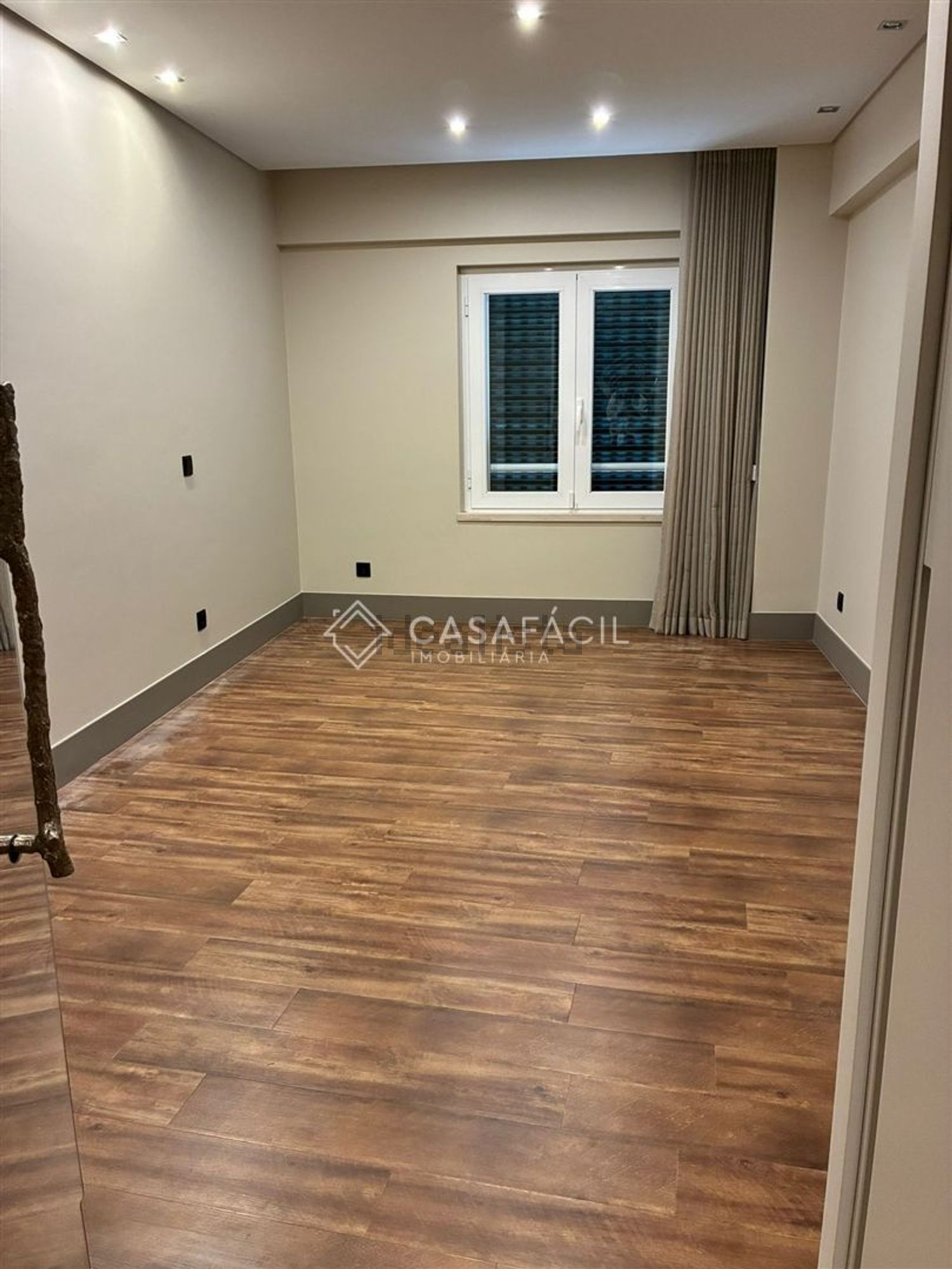 出租复式公寓在Avenida Infante D.João, 185 - 地下室