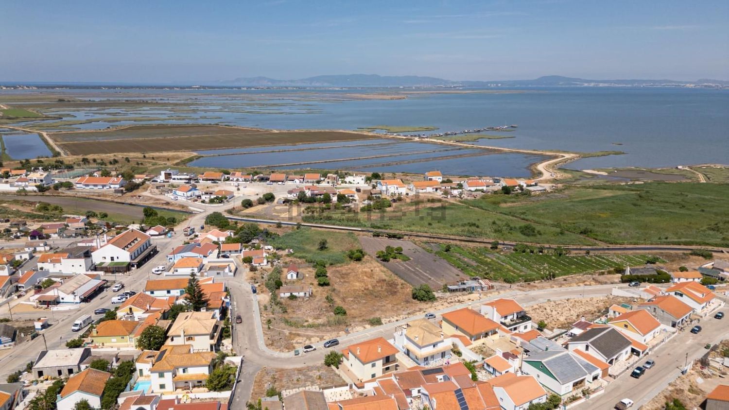 小楼房或独栋别墅出售在Estrada Sem Nome - 视线