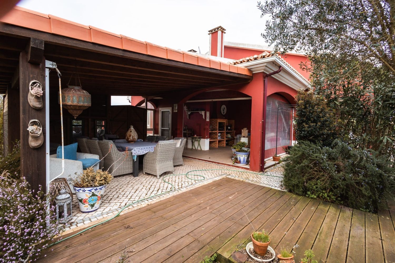 小楼房或独栋别墅出售在Peral - 外立面