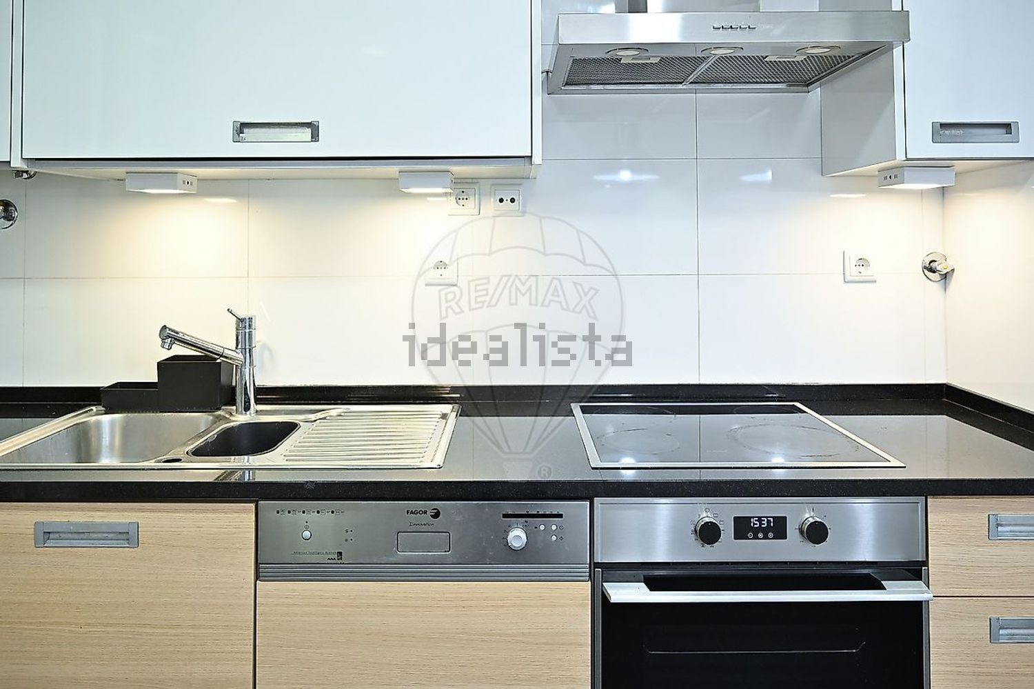 出租公寓 t3在Avenida Diogo Cão - 厨房