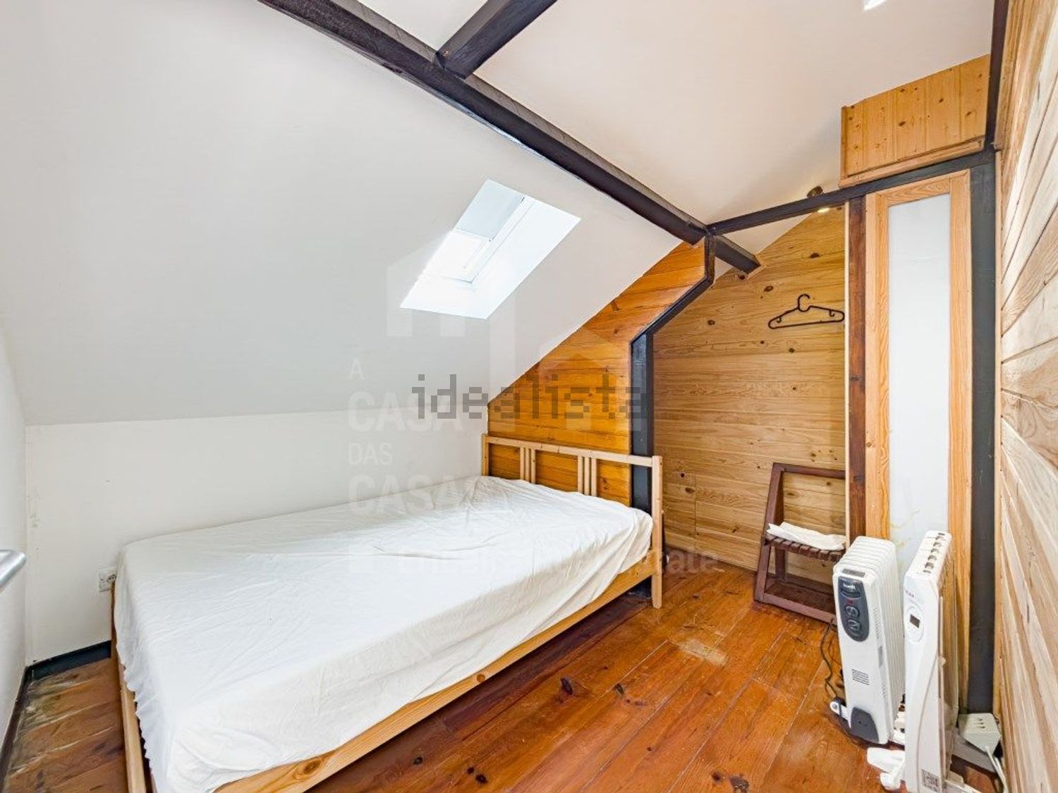 小楼房或独栋别墅出售在São Pedro da Cadeira - 卧室