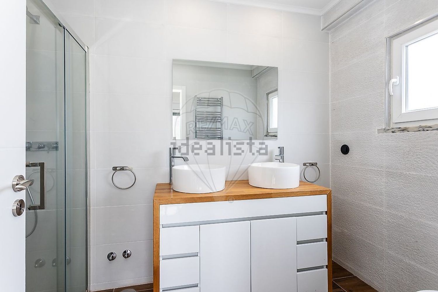 小楼房或独栋别墅出售在Rua Central - 卫生间