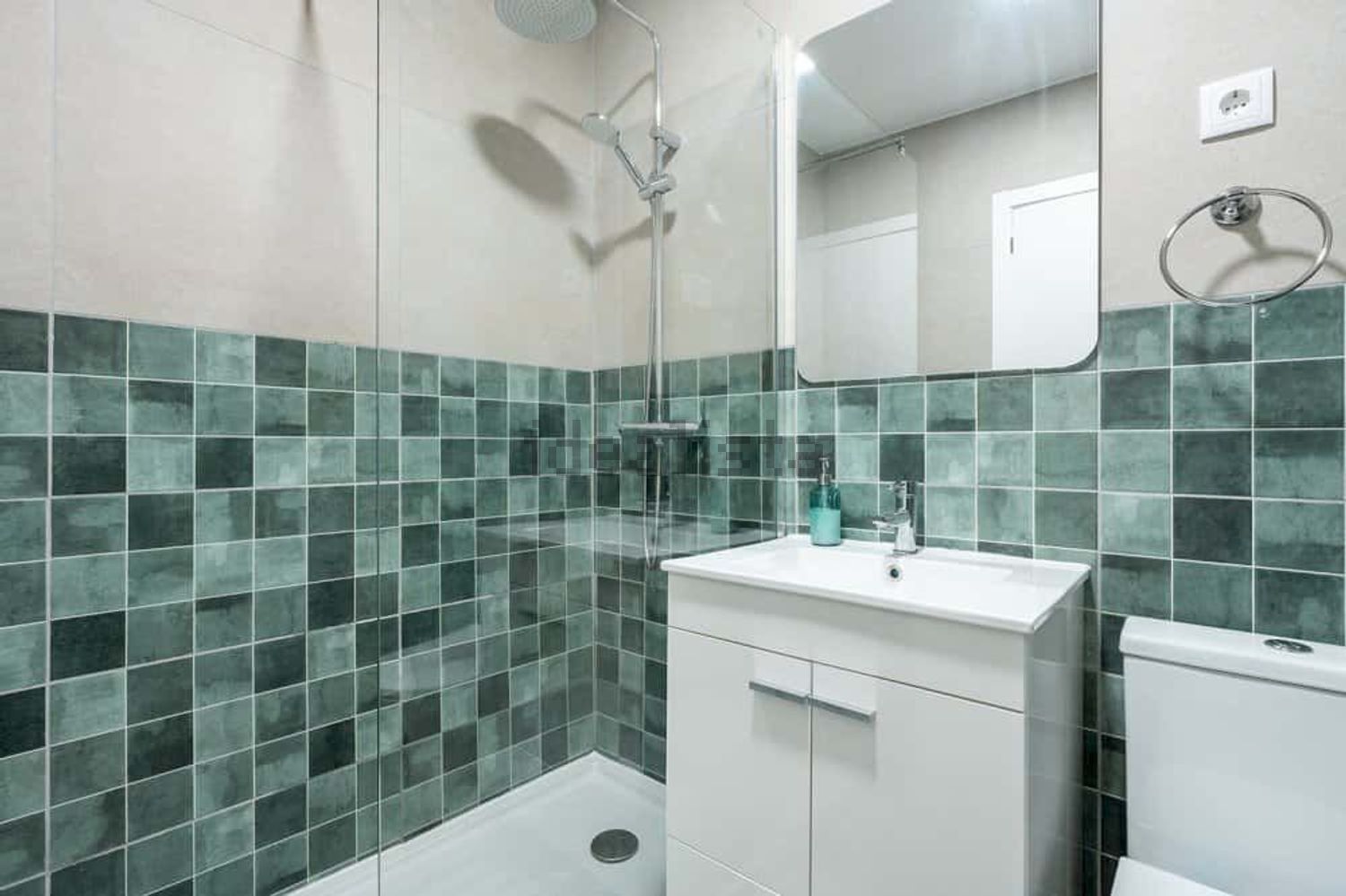 出租房间在Rua da Emenda, 111 - 卫生间