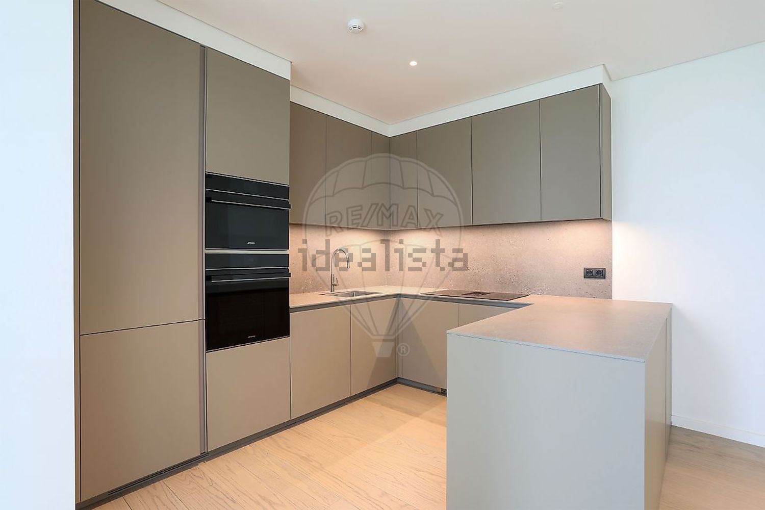 出租公寓 t2在Rua Fernando Palha - 厨房