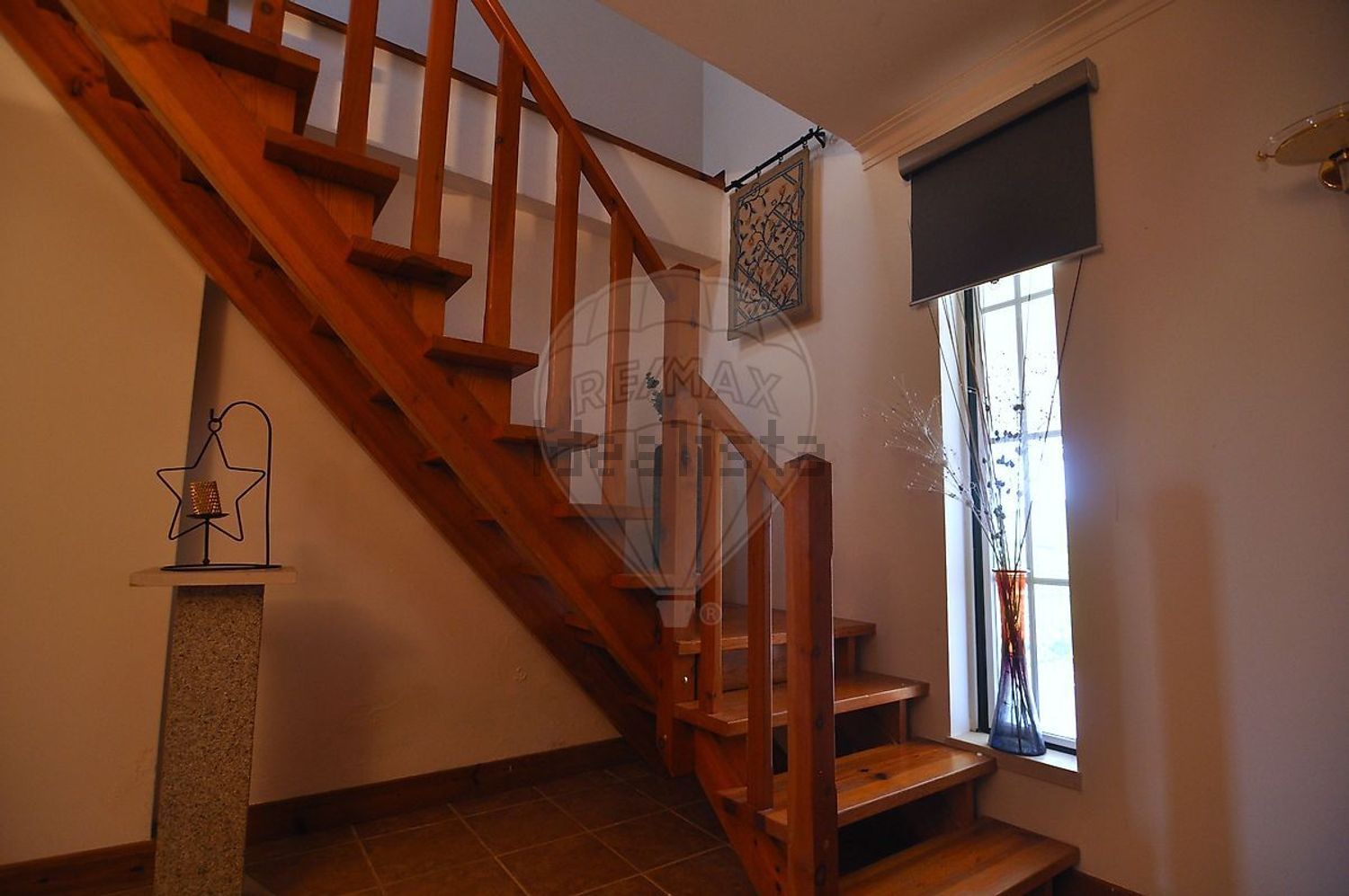 小楼房或独栋别墅出售在São Quintino - 详情