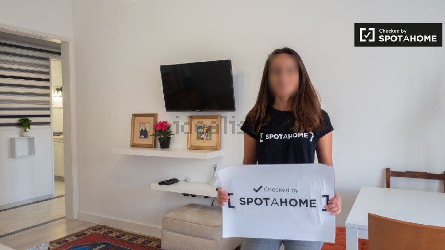 出租房间在Rua Elias Garcia - 客厅