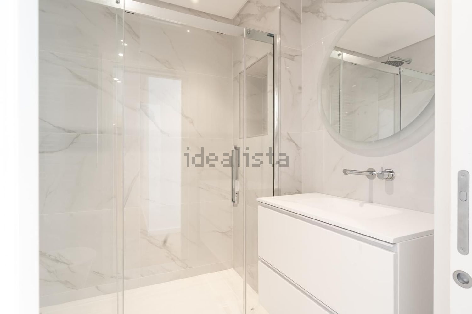 小楼房或独栋别墅出售在Beco do Algarvio - 卫生间