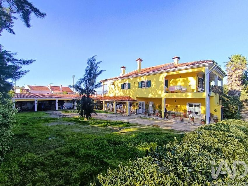 小楼房或独栋别墅出售在Castanheira do Ribatejo e Cachoeiras