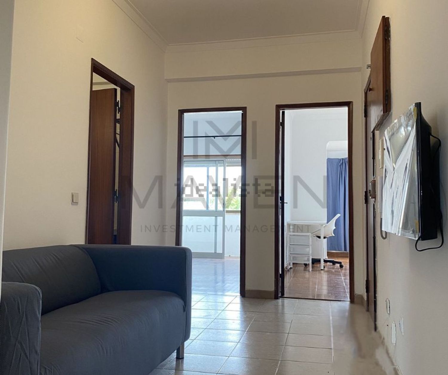 出租顶层公寓在Avenida Professor Rui Luís Gomes - 过道