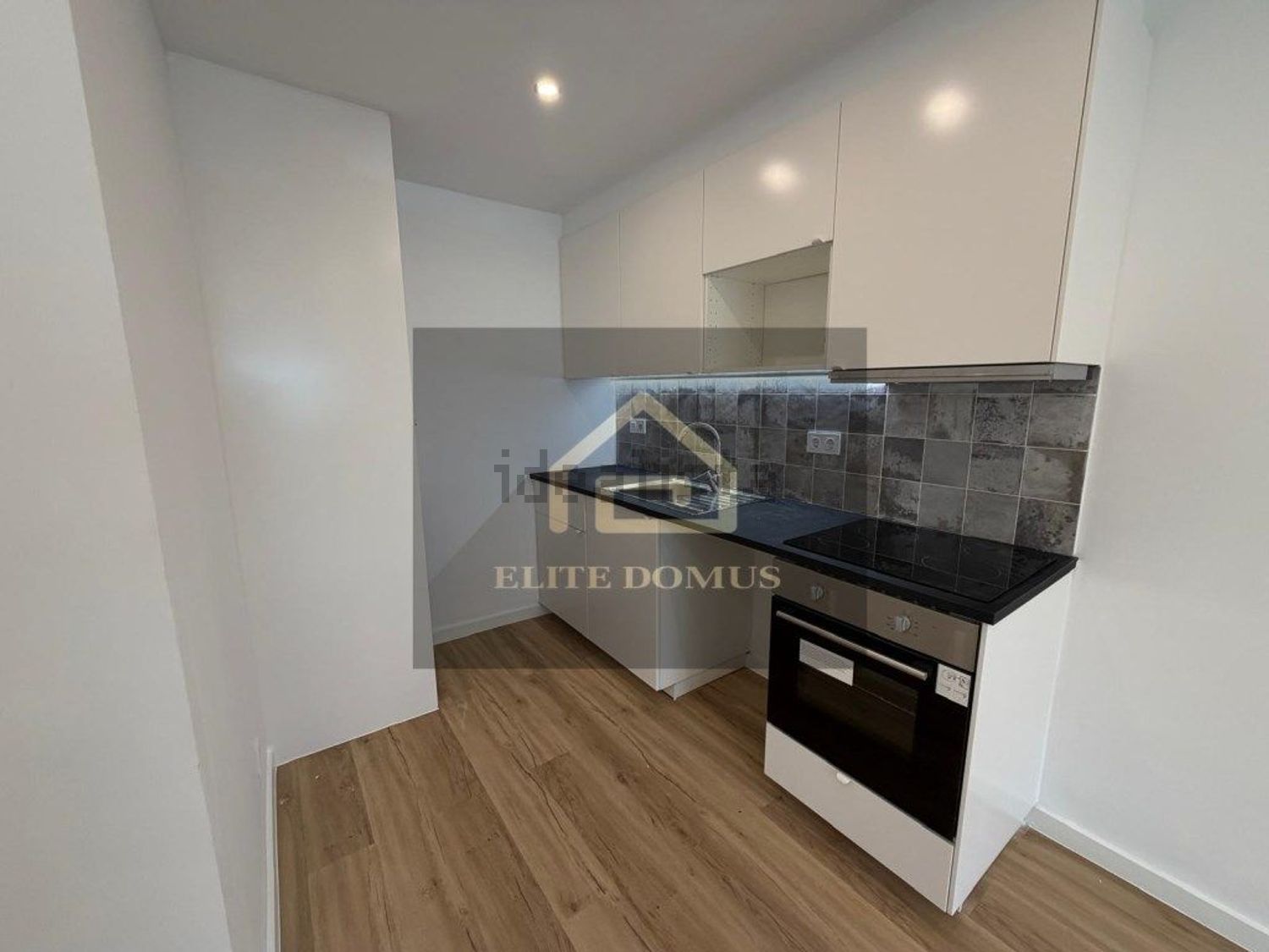 公寓 t2出售在Rua Jaime Martins Barata - 厨房