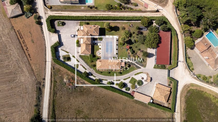 小楼房或独栋别墅出售在Rua do Moinho, 2