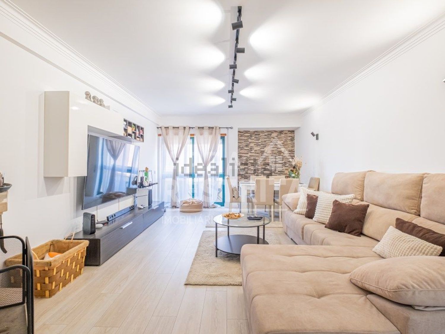 公寓 t3出售在Rua de Dadrá - 客厅