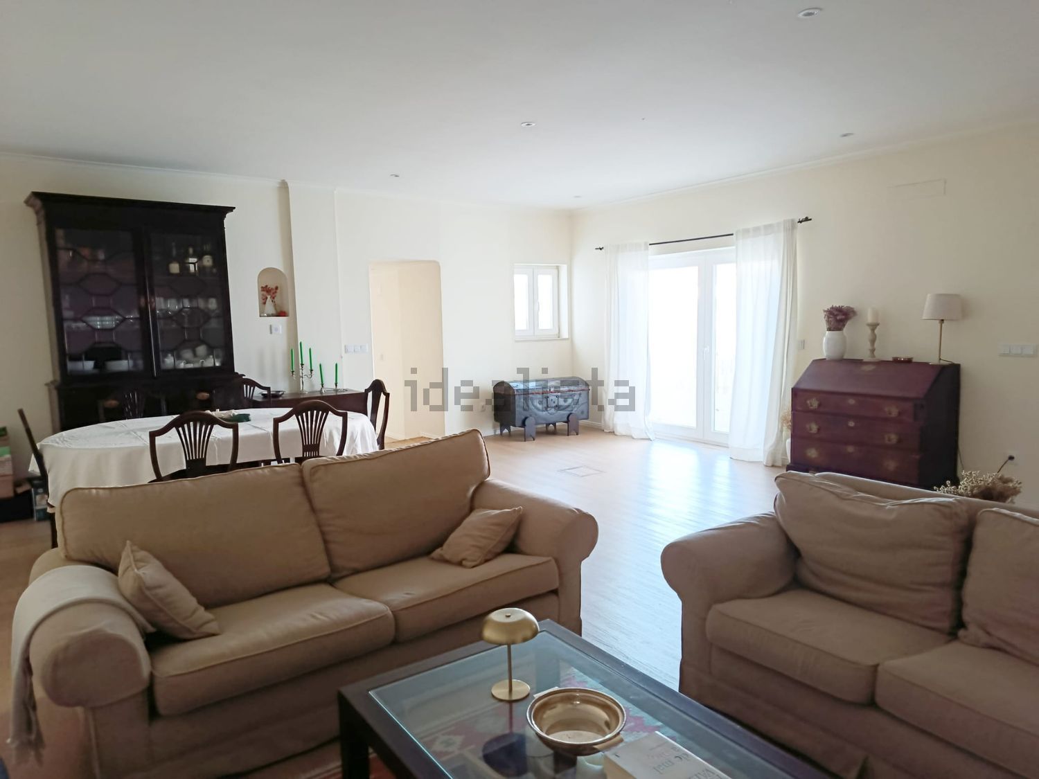 小楼房或独栋别墅出售在Peral - 客厅