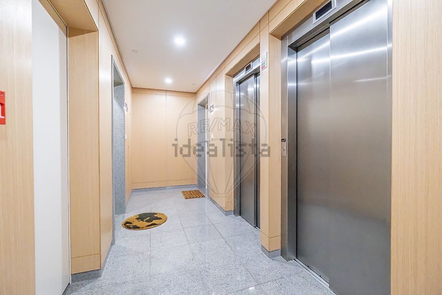 公寓 t3出售在Rua 25 de Abril de 1974 - 过道