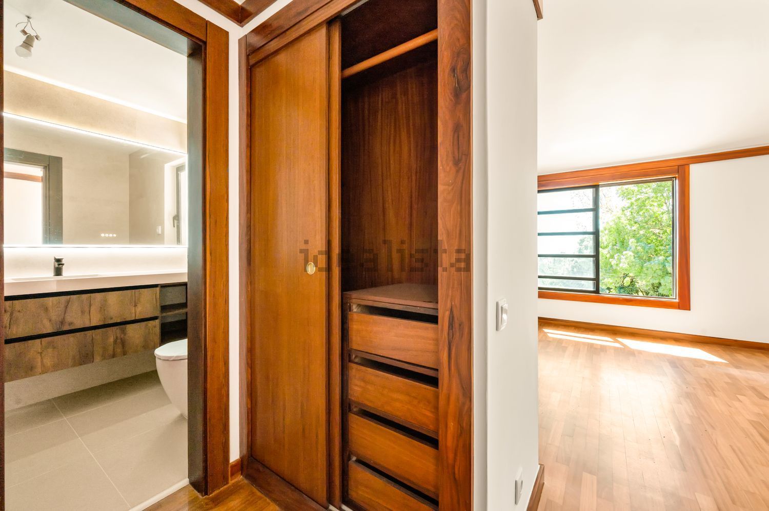 出租双拼别墅在Rua Ribatejo, 42 - 试衣间