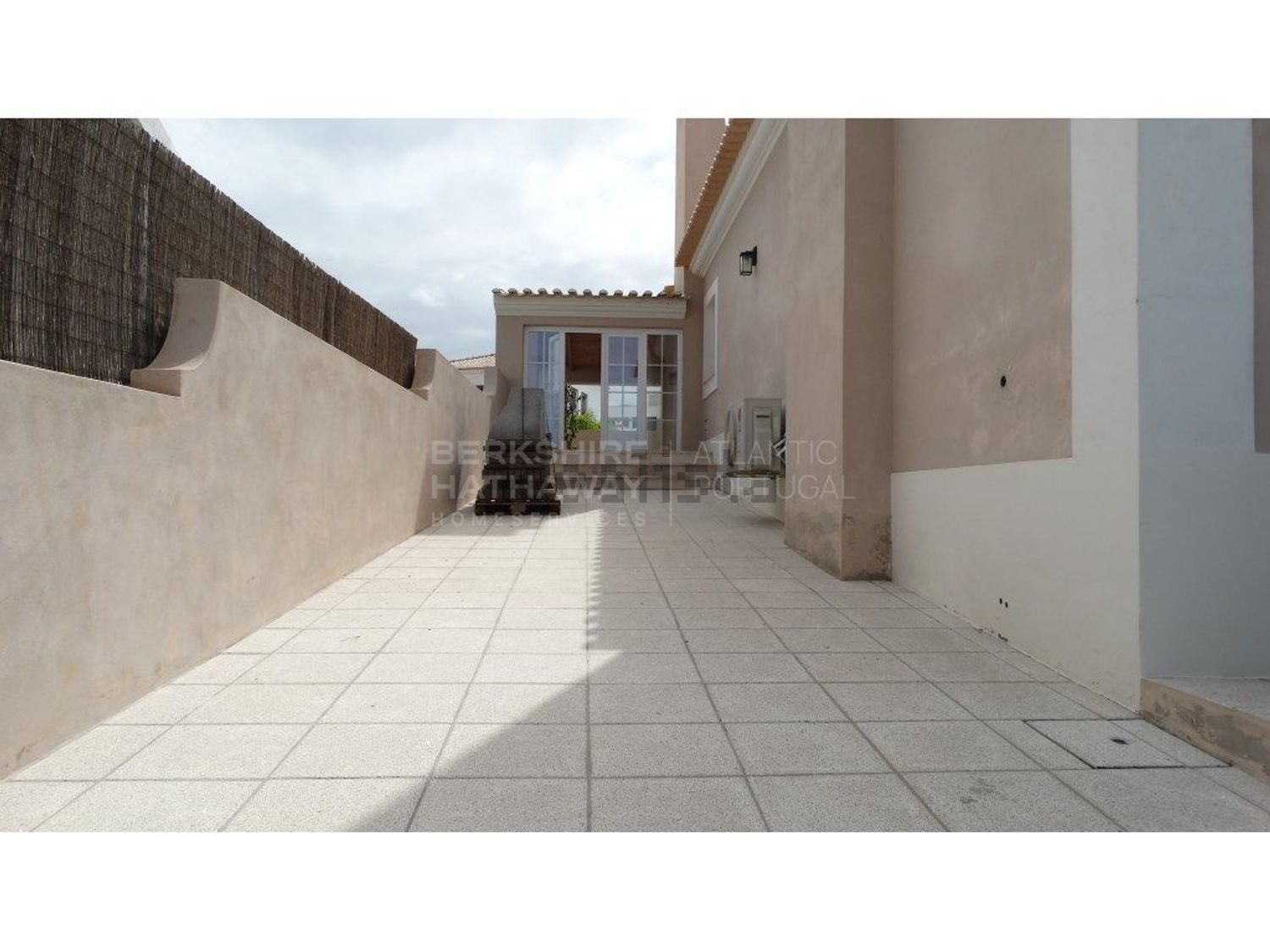 小楼房或独栋别墅出售在Porto Covo - 外立面