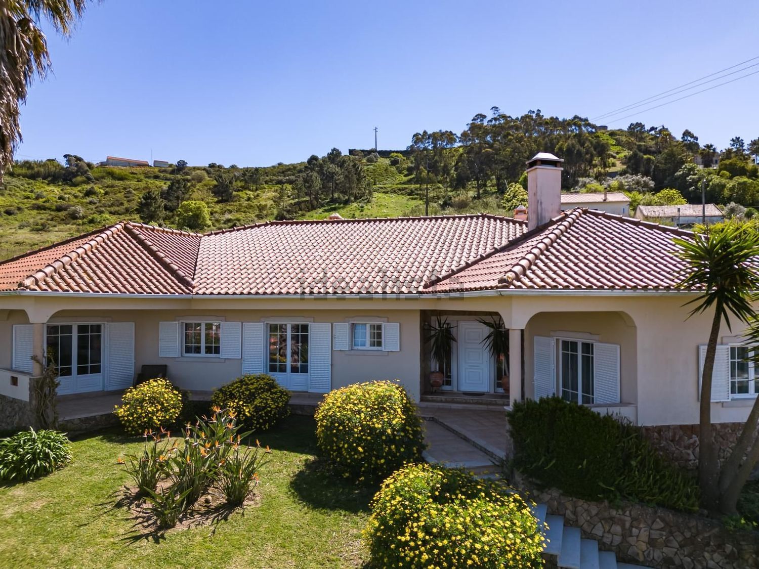 小楼房或独栋别墅出售在Rua das Eiras - 外立面