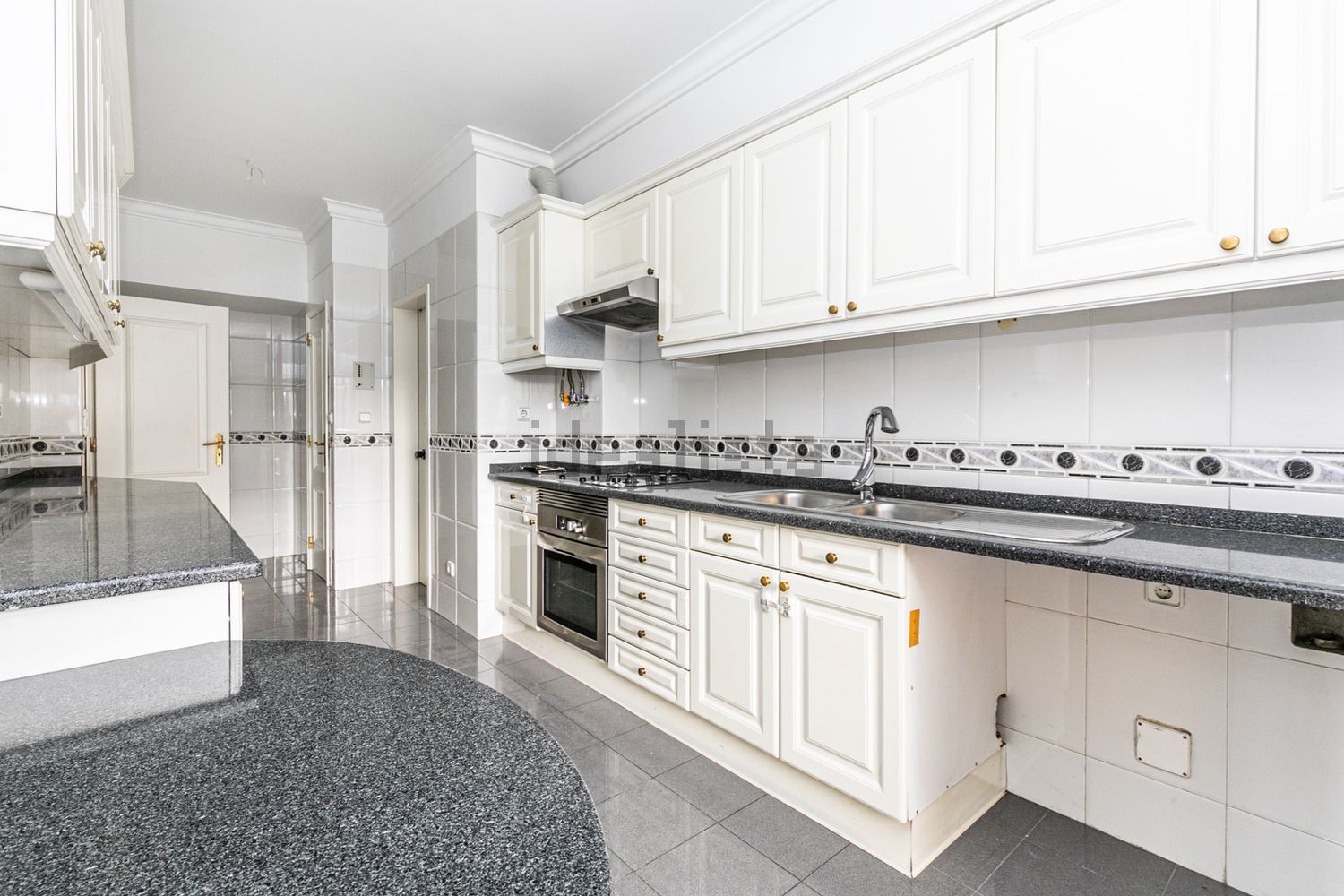 出租公寓 t4在Rua Major Neutel de Abreu - 厨房