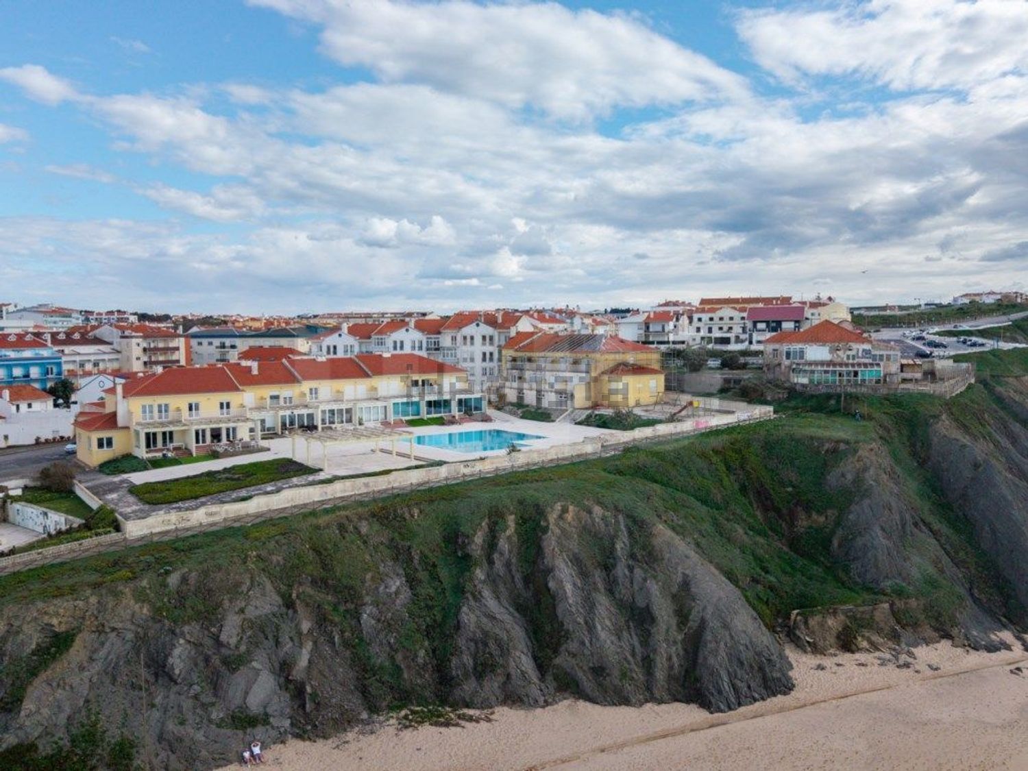 小楼房或独栋别墅出售在Rua José Joaquim de Miranda - 视线