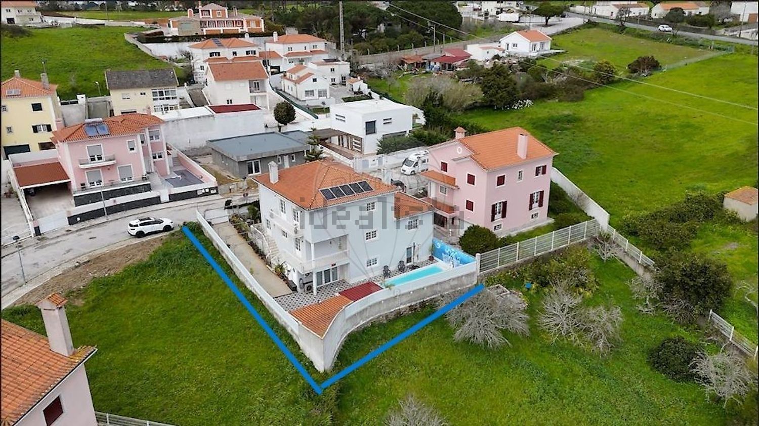 小楼房或独栋别墅出售在Rua do Campo da Bola - 游泳池