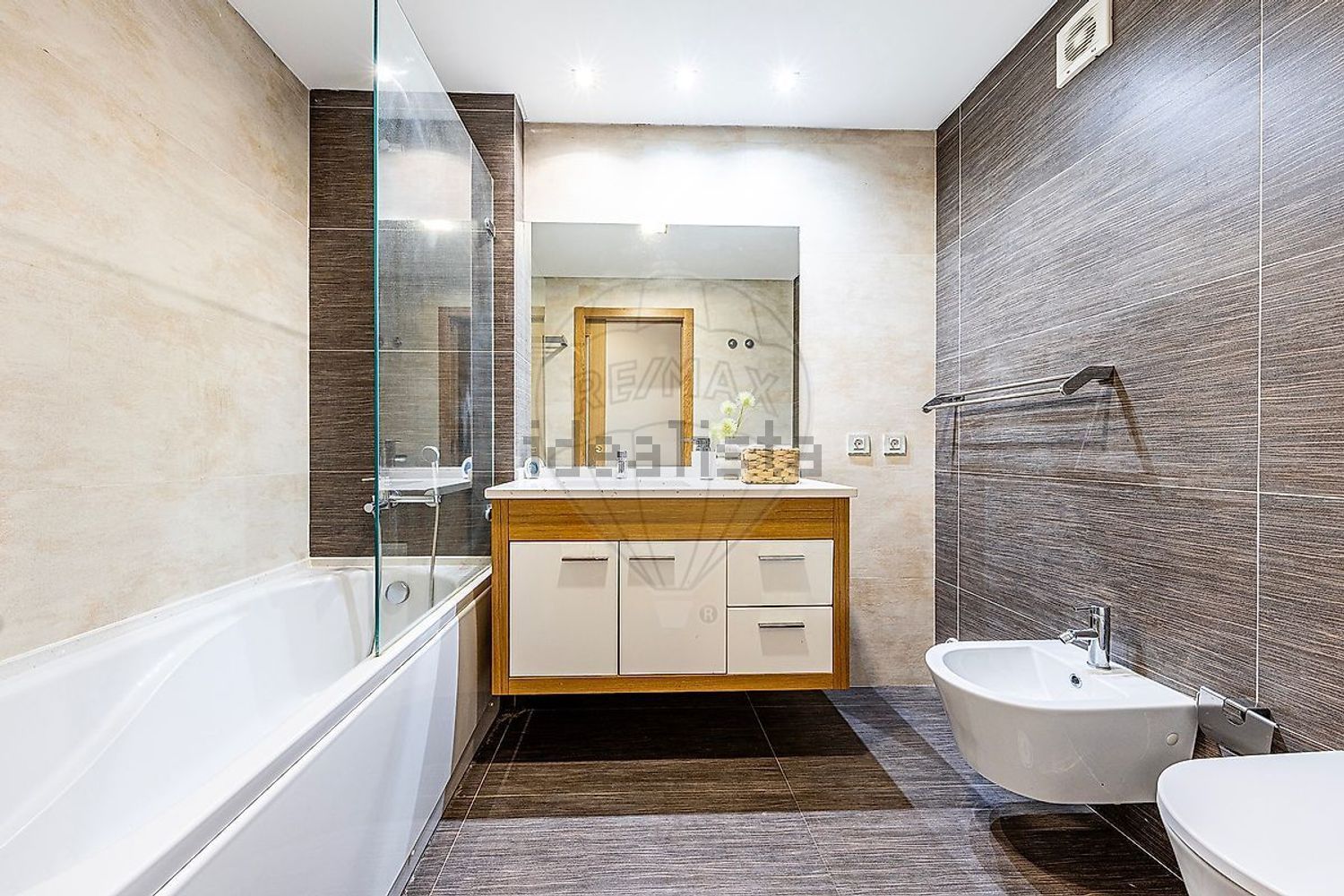 公寓 t3出售在Avenida Diogo Cão - 卫生间