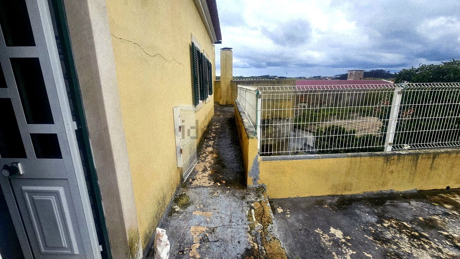 小楼房或独栋别墅出售在Rua da Cerca - 阳台