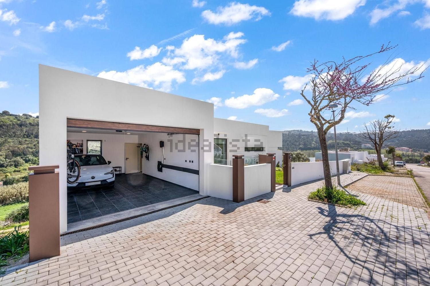 小楼房或独栋别墅出售在Rua das Lombas - 外立面